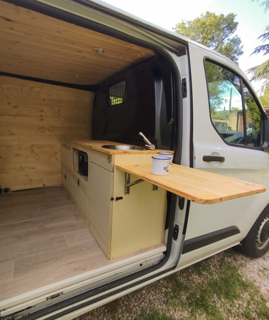 amenagement van ford transit custom cuisine exterieur